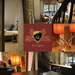 La Legende - Dans Un Quartier Pittoresque *