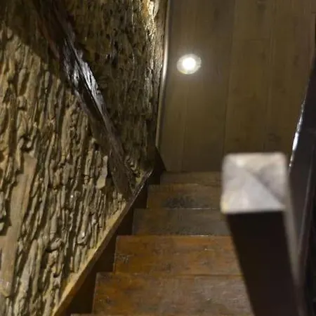 La Legende - Dans Un Quartier Pittoresque