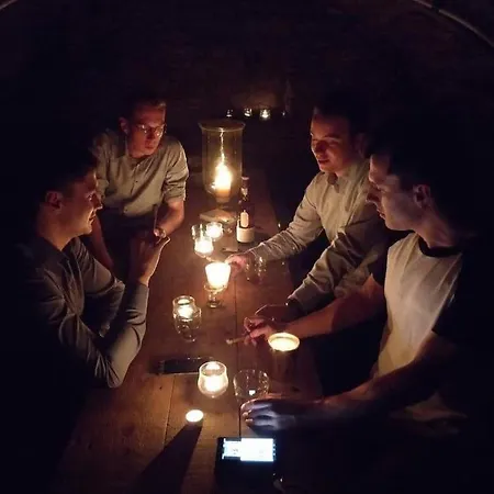 La Legende - Dans Un Quartier Pittoresque